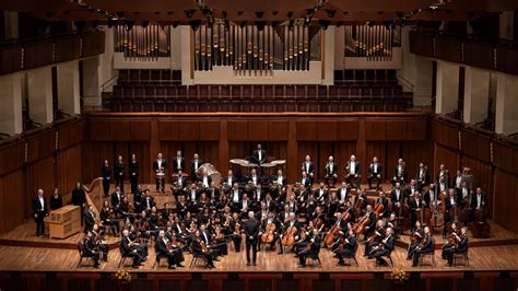 what is a concerto in music? how does the soloist's role differ from that of a symphony orchestra?